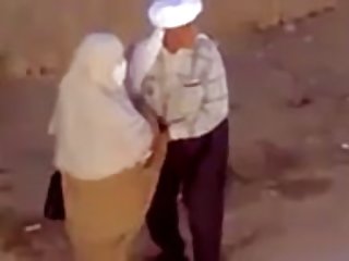 دبیر جوان به یک کار دانلود رایگان فیلم سوپر با کیفیت عالی ضربه به رئیس داد و پا مودار